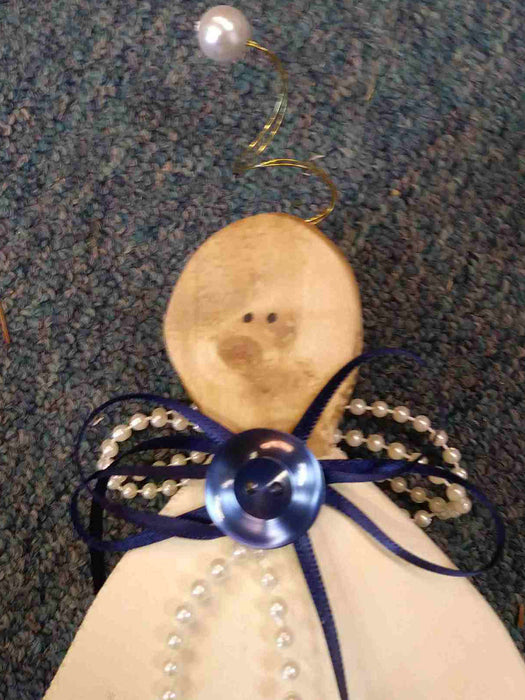 Medium Wooden Angel with antique button - A061904