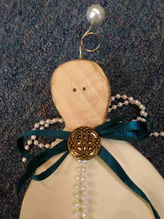 Medium Wooden Angel with antique button - A061905